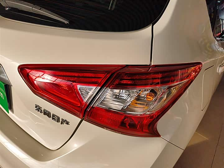 Фото 8 - Nissan Tiida