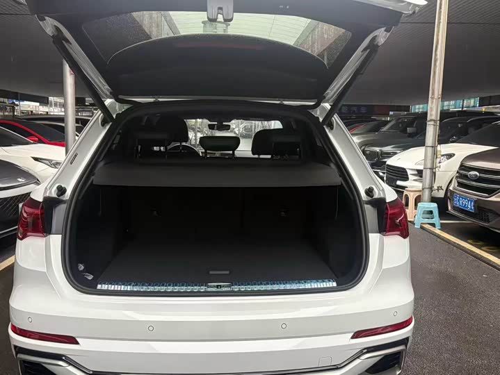 Фото 8 - Audi Q3