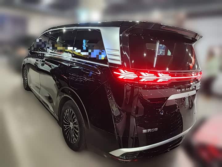 Фото 9 - Denza D9