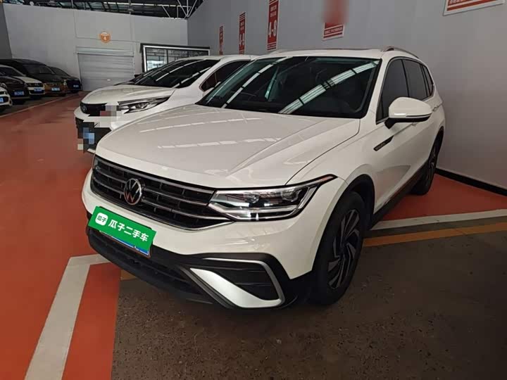 Фото 1 - Volkswagen Tiguan L Pro