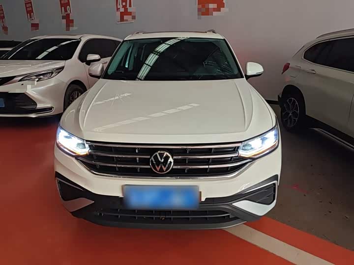 Фото 3 - Volkswagen Tiguan L Pro