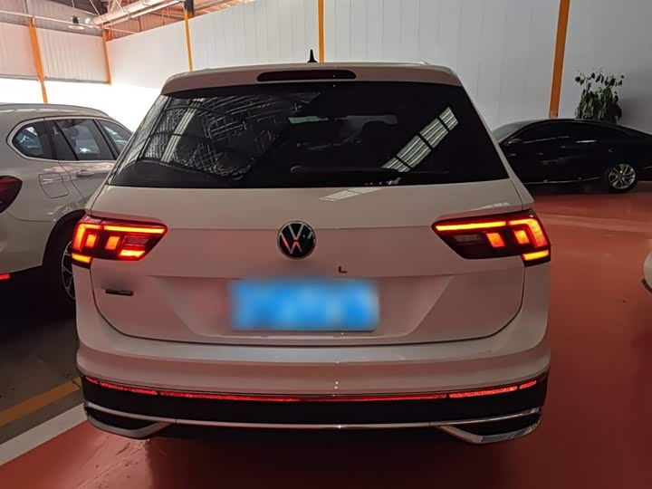 Фото 6 - Volkswagen Tiguan L Pro