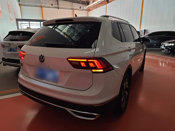 Фото 7 - Volkswagen Tiguan L Pro