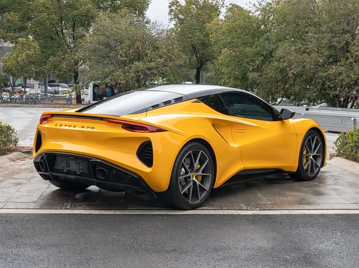 Фото 4 - Lotus Emira