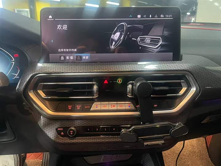 Фото 9 - BMW iX3