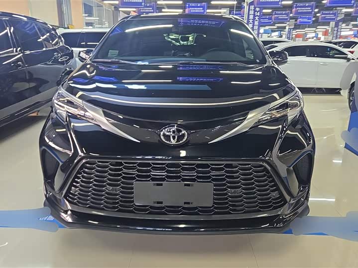 Фото 2 - Toyota Granvia