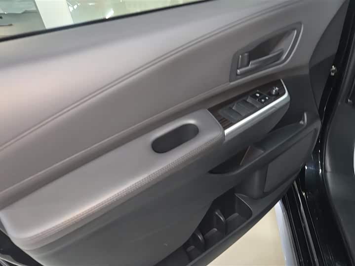 Фото 7 - Toyota Granvia