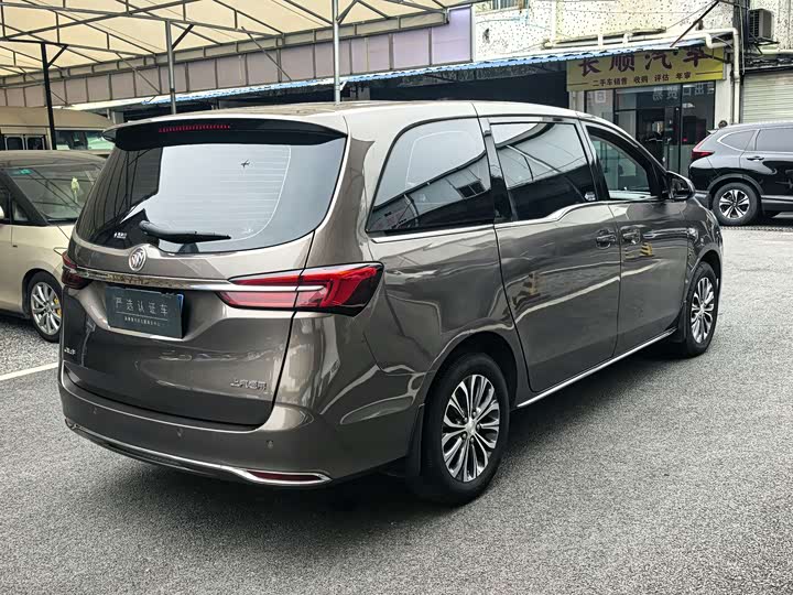 Фото 2 - Buick GL8 ES