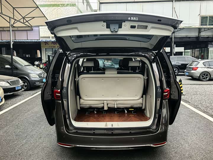 Фото 7 - Buick GL8 ES