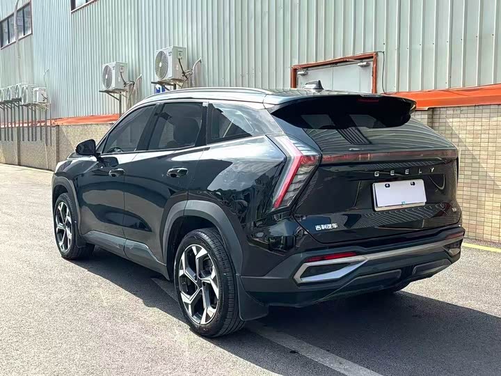 Фото 3 - Geely Atlas L