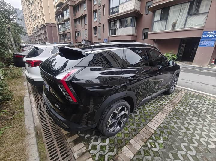 Фото 4 - Geely Atlas L