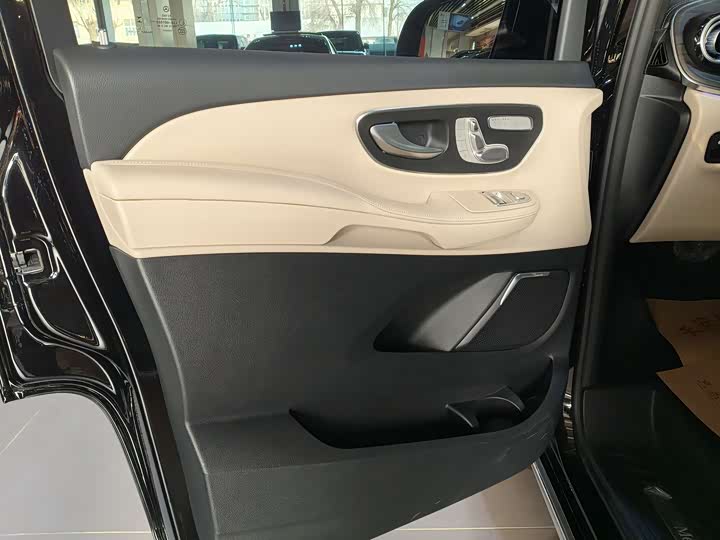 Фото 5 - Mercedes-Benz V-Class