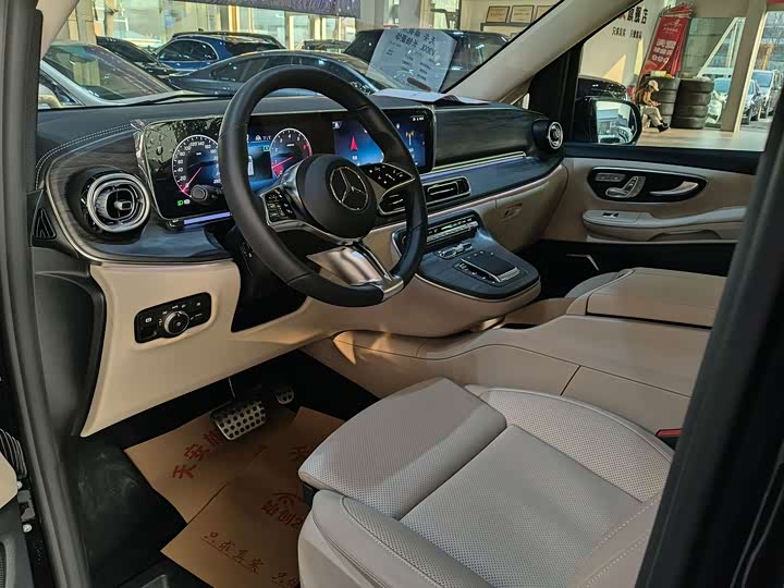 Фото 8 - Mercedes-Benz V-Class