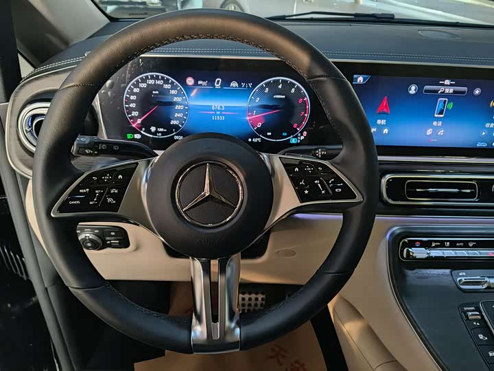 Фото 9 - Mercedes-Benz V-Class