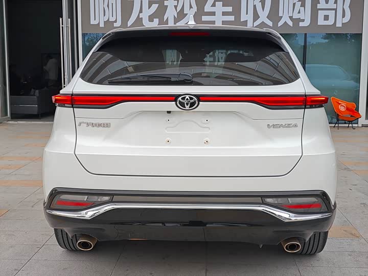 Фото 8 - Toyota Venza