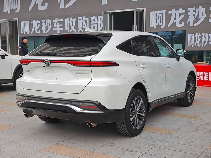 Фото 9 - Toyota Venza