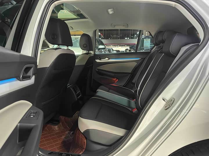 Фото 6 - Volkswagen Golf