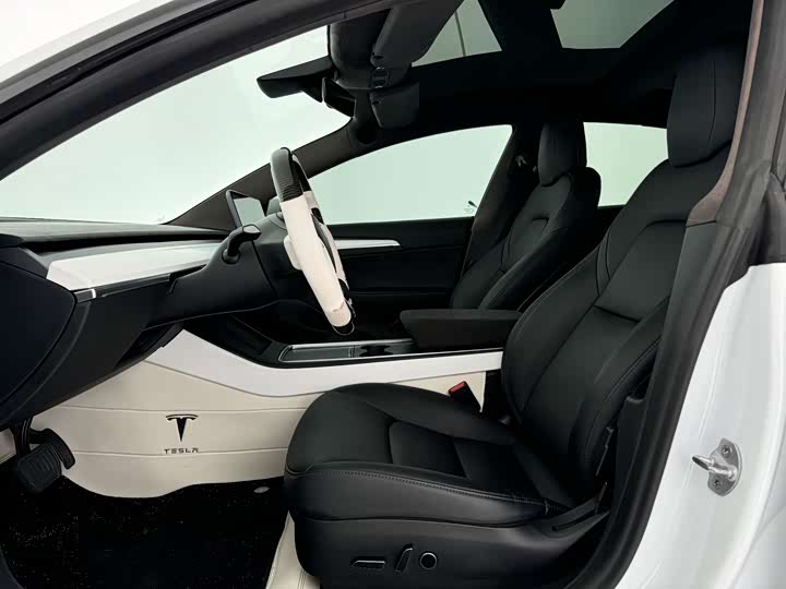 Фото 6 - Tesla Model 3