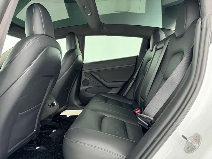 Фото 7 - Tesla Model 3