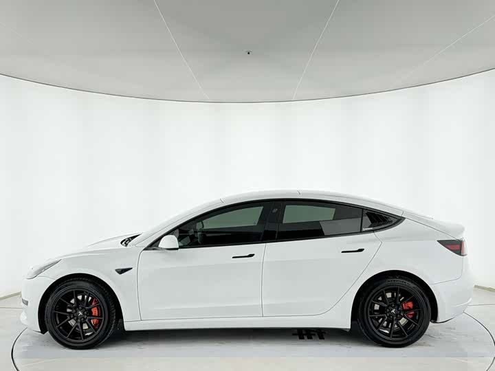 Фото 8 - Tesla Model 3