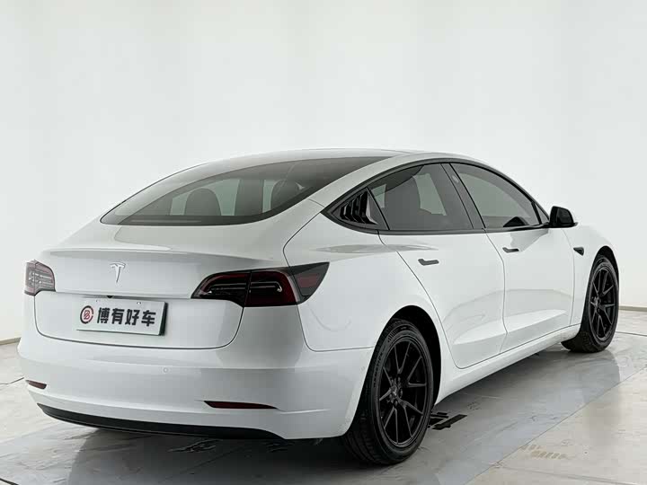 Фото 9 - Tesla Model 3