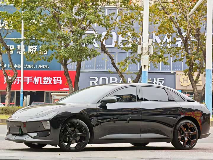 Фото 1 - XPeng Mona M03