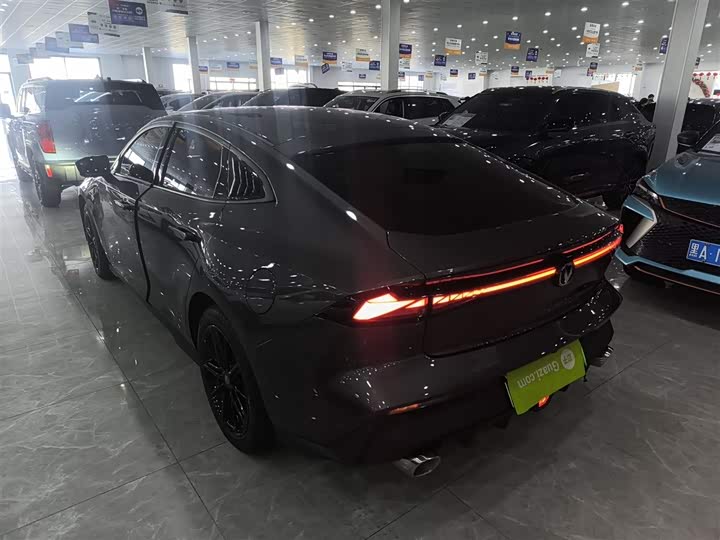 Фото 5 - Changan UNI-V Hybrid