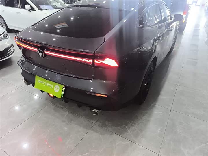 Фото 8 - Changan UNI-V Hybrid