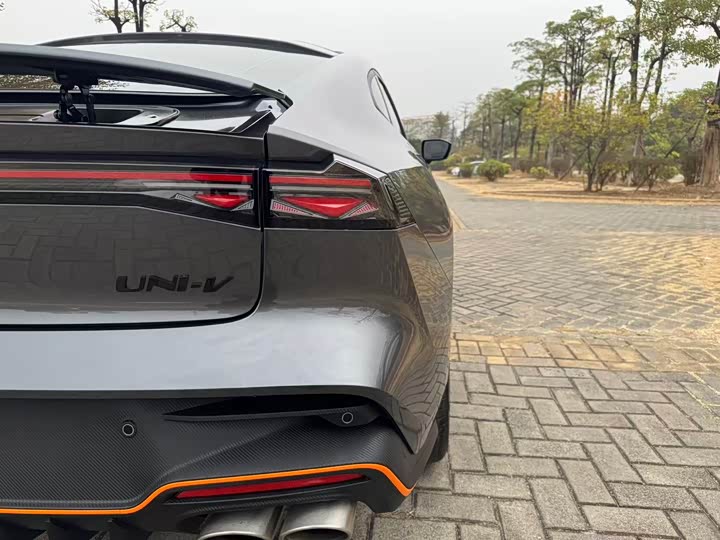 Фото 8 - Changan UNI-V