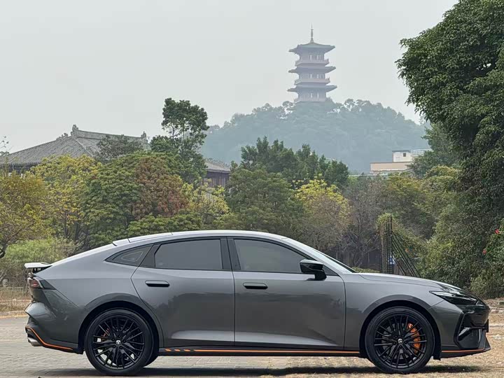 Фото 9 - Changan UNI-V