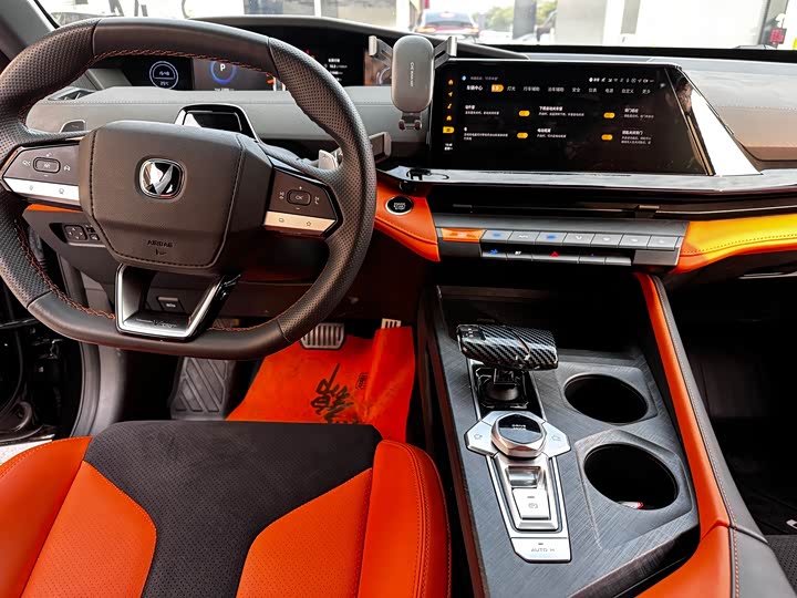 Фото 6 - Changan UNI-V