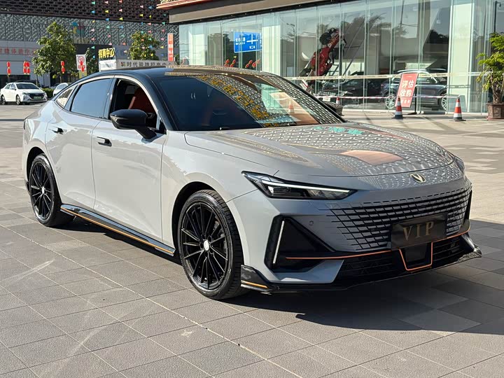 Фото 3 - Changan UNI-V