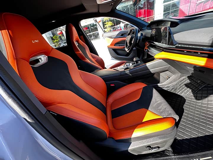 Фото 7 - Changan UNI-V