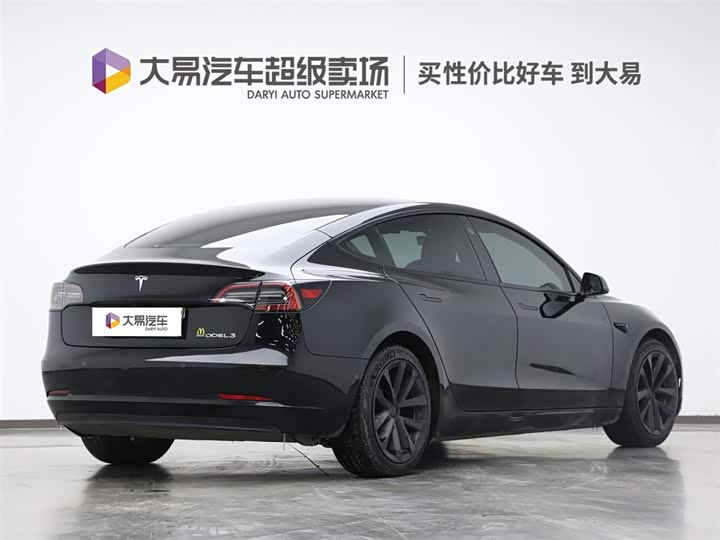 Фото 3 - Tesla Model 3