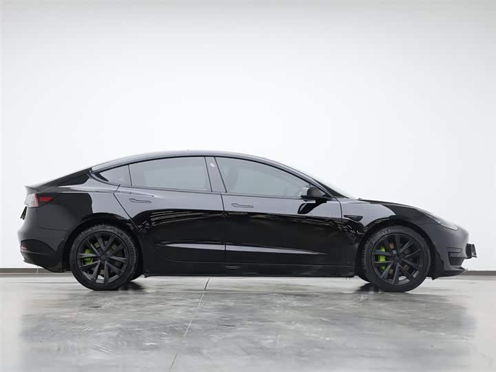 Фото 6 - Tesla Model 3