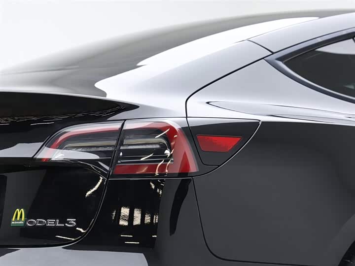 Фото 7 - Tesla Model 3