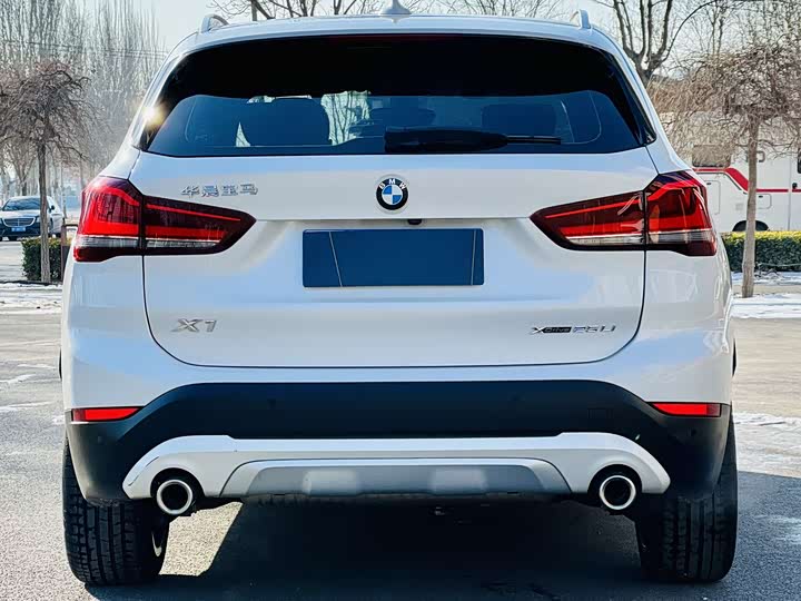 Фото 8 - BMW X1