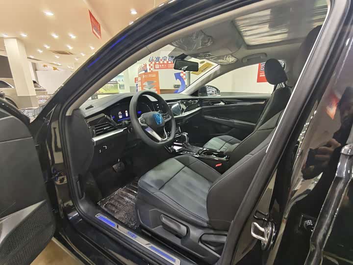 Фото 4 - Volkswagen Passat Hybrid