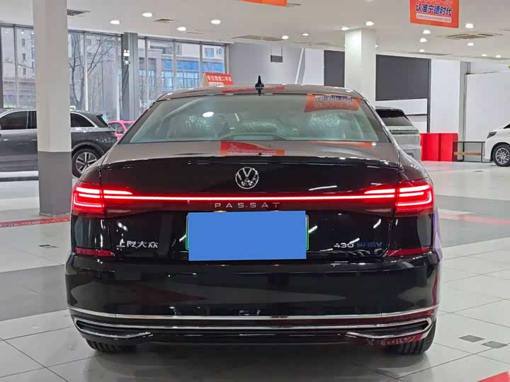 Фото 9 - Volkswagen Passat Hybrid