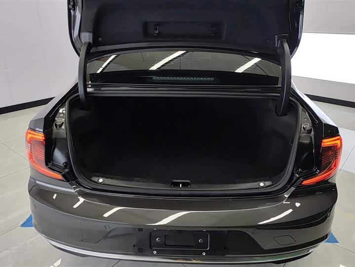 Фото 4 - Volvo S90