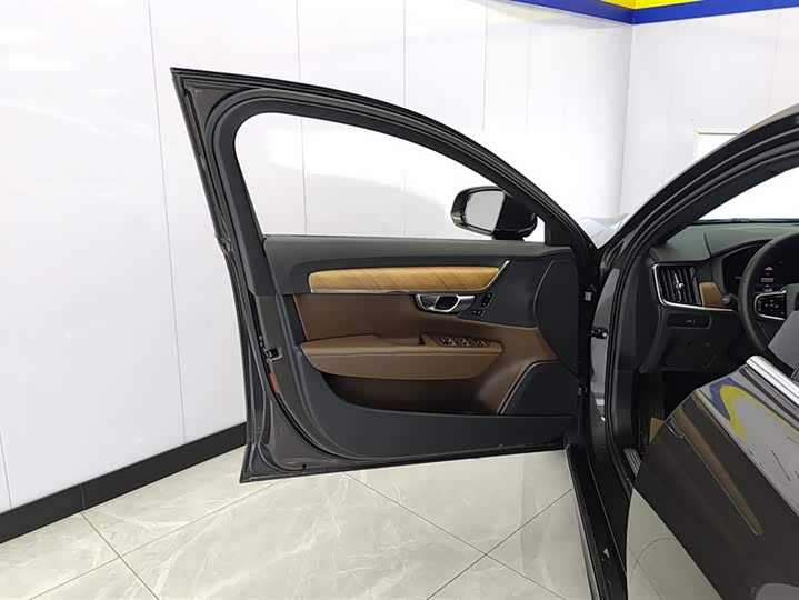 Фото 7 - Volvo S90