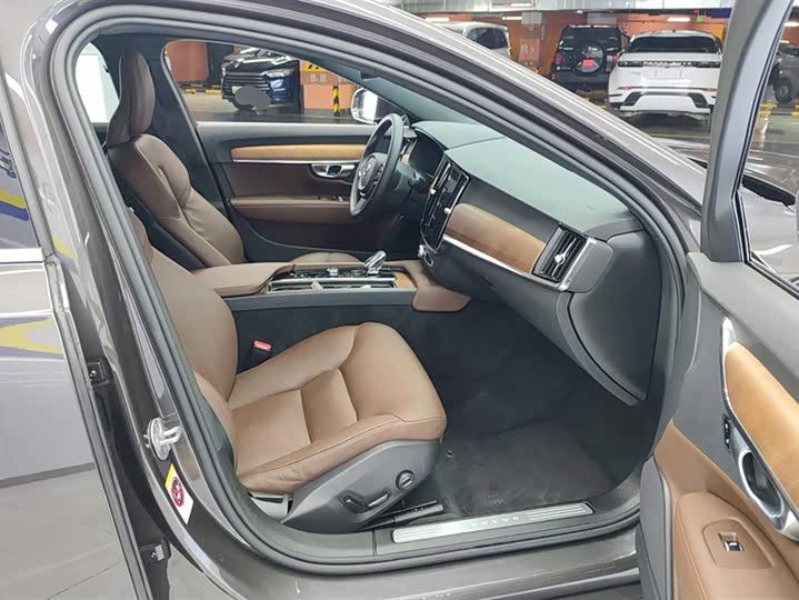 Фото 8 - Volvo S90