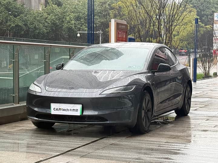 Фото 1 - Tesla Model 3
