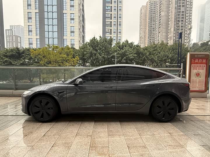 Фото 3 - Tesla Model 3