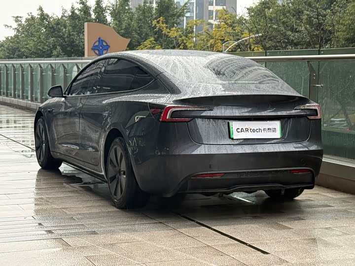 Фото 4 - Tesla Model 3