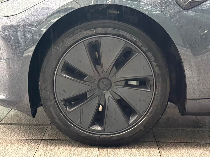 Фото 6 - Tesla Model 3