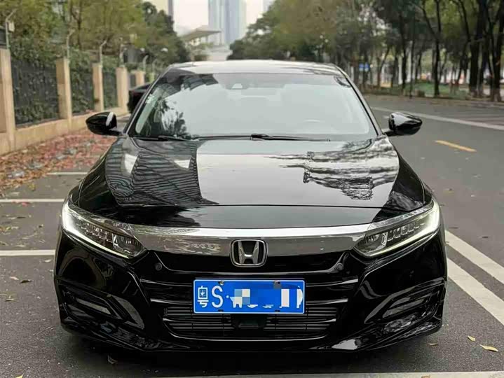 Фото 3 - Honda Accord