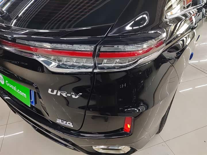 Фото 8 - Honda UR-V