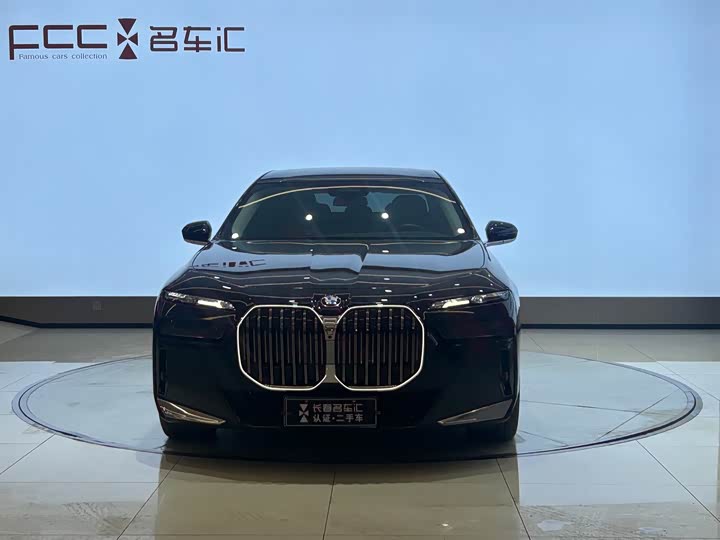 Фото 2 - BMW 7 Series