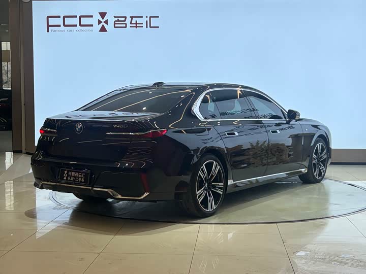 Фото 3 - BMW 7 Series